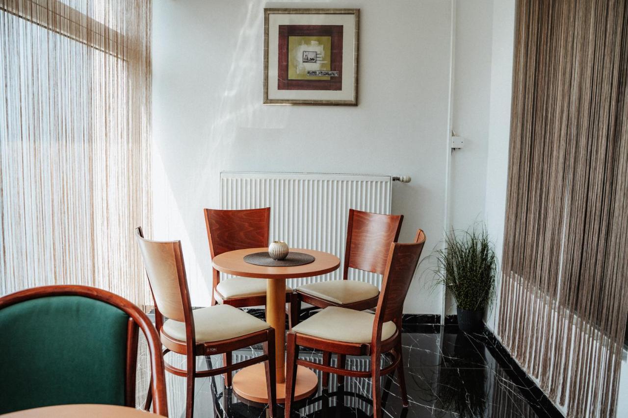 Dudok House Aparthotel Zilina Bagian luar foto