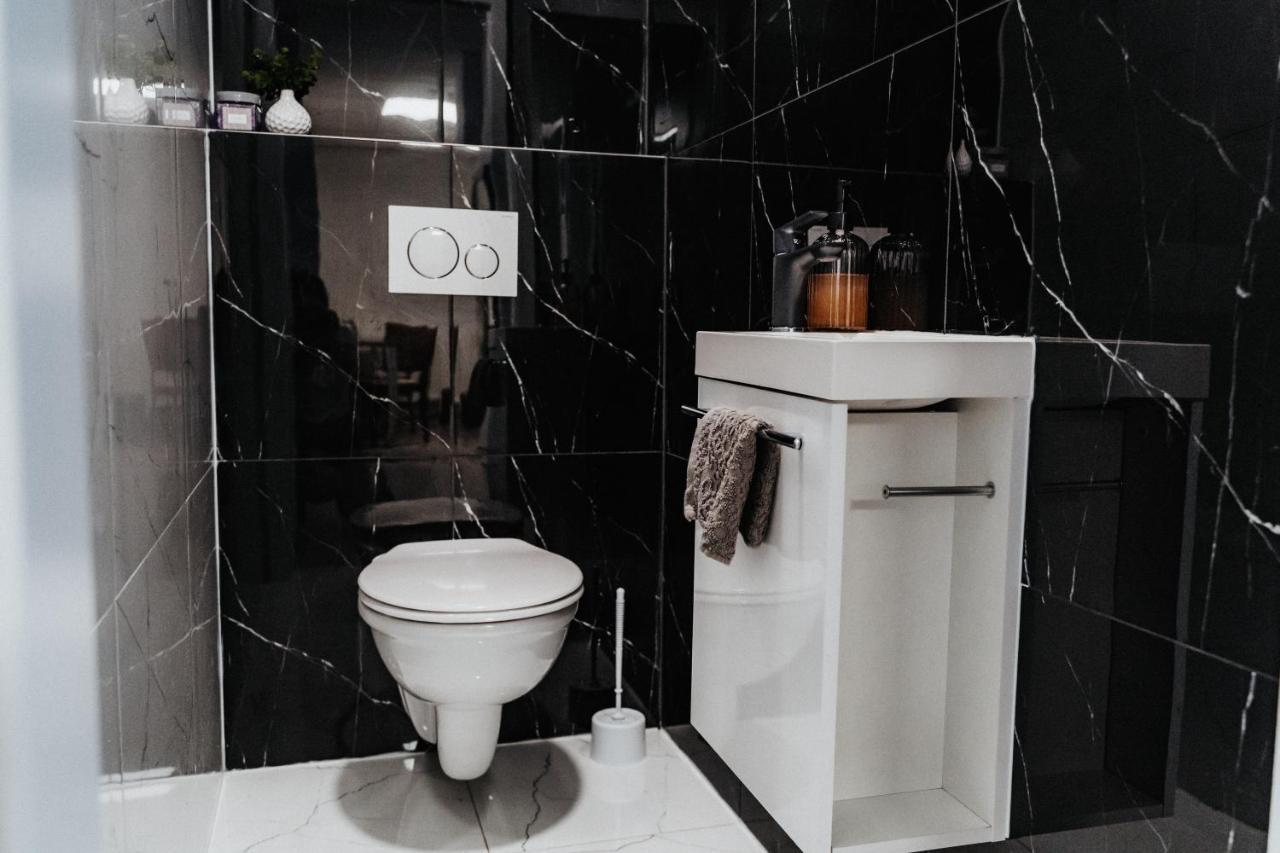 Dudok House Aparthotel Zilina Bagian luar foto